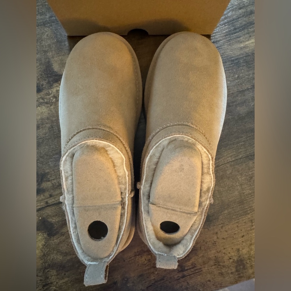 UGG Classic Micro | NEVER WORN | Beige Suede Slip-On Clogs Size 7 - NWT - Picture 3 of 7